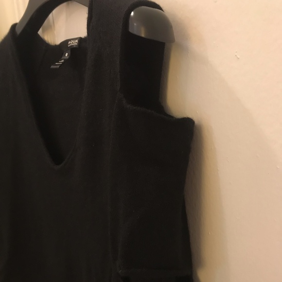 Aqua Cashmere V-Neck Sweater - Picture 4 of 4